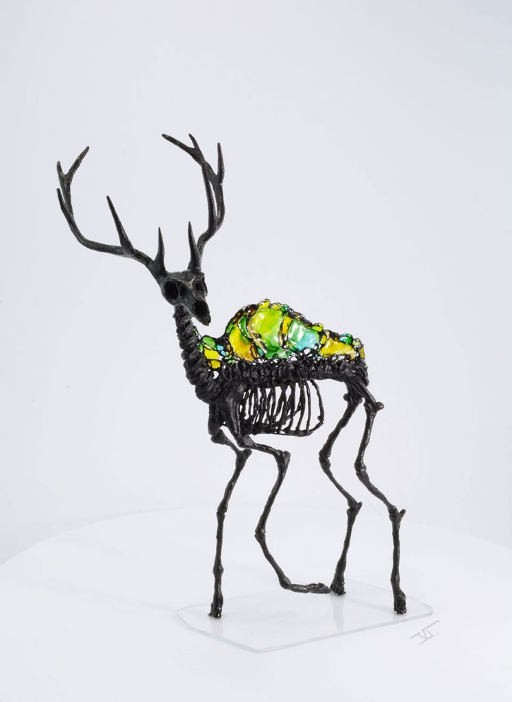 sculpture squelette de cerf 3/4