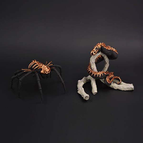 Serpent et mygale sculpture